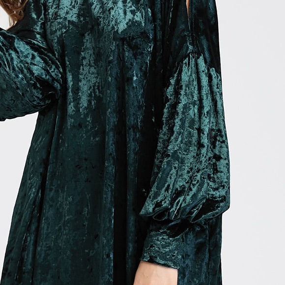 🆕🍒Green crushed velvet split bell sleeve tunic - Picture 4 of 6